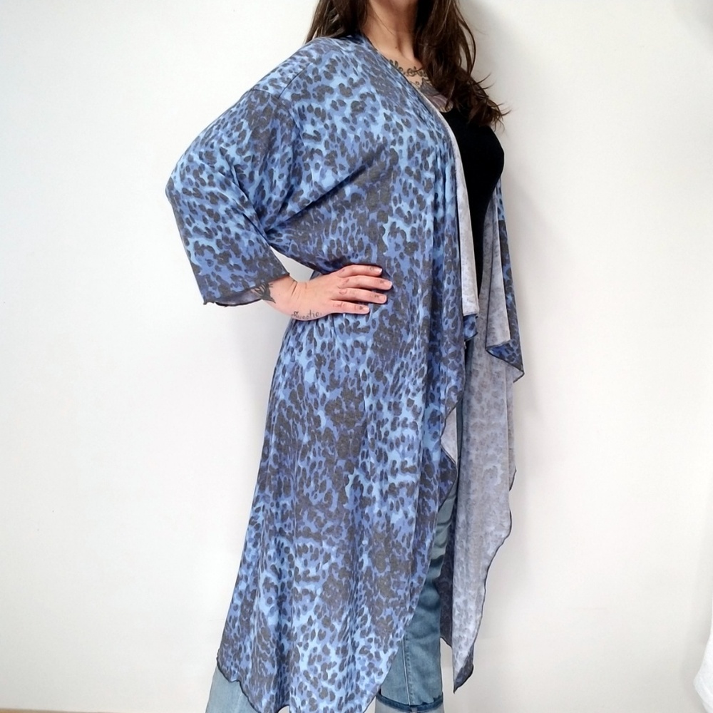 nwt LULAROE Shirley Duster Rare Blue Snow Leopard - Picture 3 of 7